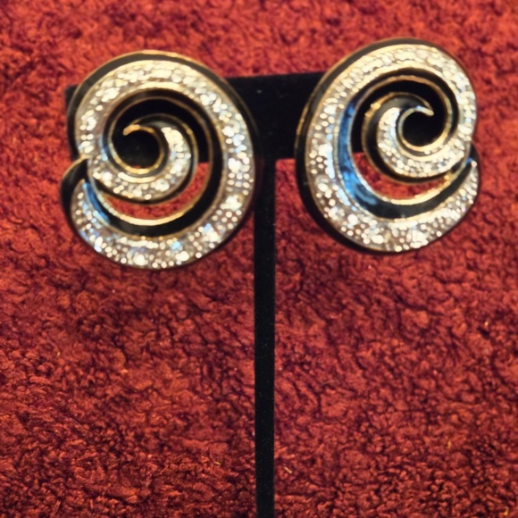 ✨ Large Crystal and Enamel Butler & Wilson-inspired clip-on earrings ✨ - Picture 3 of 4